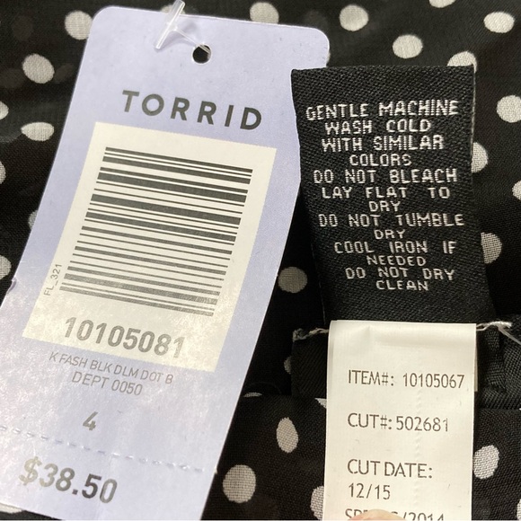 Torrid Size 4 Black & White High Low Polka Dot Short Sleeve Top NWT - Picture 3 of 4